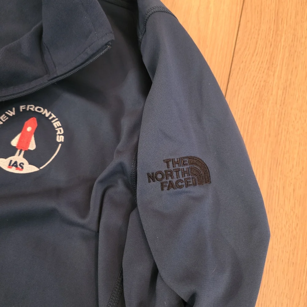 North Face New Frontiers Quarter Zip Jacket- XL